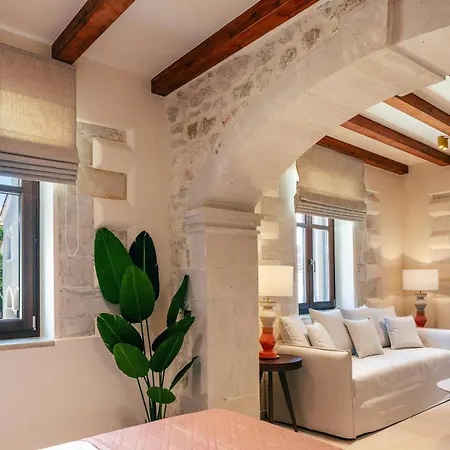 La Montre Luxury Boutique 4*