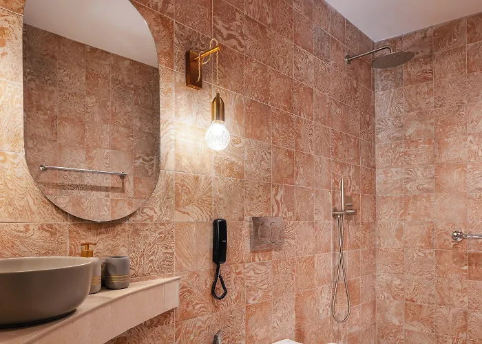 La Montre Luxury Boutique 4* Rétino