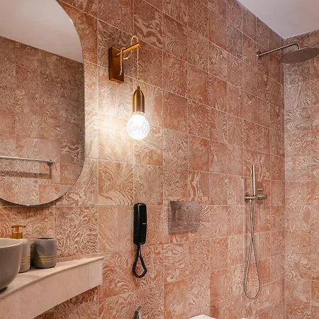 La Montre Luxury Boutique 4*