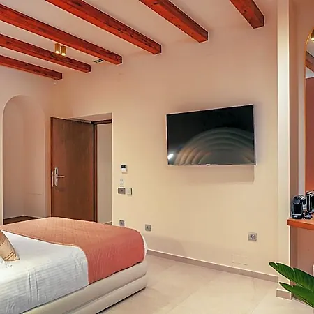 Aparthotel La Montre Luxury Boutique 4*