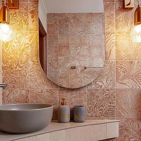 La Montre Luxury Boutique 4*