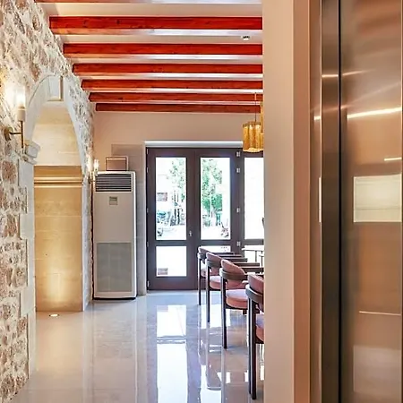 La Montre Luxury Boutique 4*